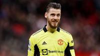 David de Gea - Lolosnya Spanyol ke Piala Dunia 2022 membuat kiper Manchester United ini mempunyai kesempatan bermain di pesta sepak bola terbesar di dunia tersebut. Untuk sekedar informasi, sepanjang kualifikasi De Gea belum sekalipun bermain lantaran kalah bersaing dengan Unai Simon. (AFP/Oli Scaff