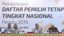 Komisioner KPU RI, Viryan membacakan hasil rekapitulasi DPT tingkat nasional saat rapat pleno di Jakarta, Rabu (5/9). Rapat pleno dihadiri perwakilan partai politik peserta Pemilu 2019. (Liputan6.com/Helmi Fithriansyah)