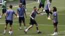 Pemain Real Madrid, Pepe, saat mengikuti sesi latihan jelang laga final Liga Champions di Madrid, Spanyol (30/05/3017). Di laga final nanti Real Madrid akan berhadapan dengan Juventus. (AP/Paul White)