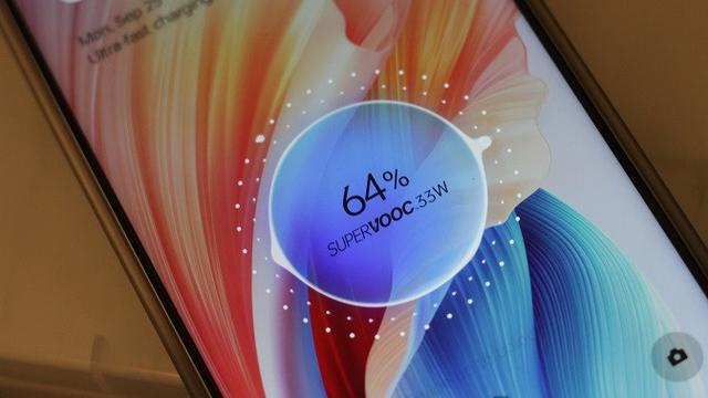 Pengisian Daya SuperVOOC 33W Oppo A58