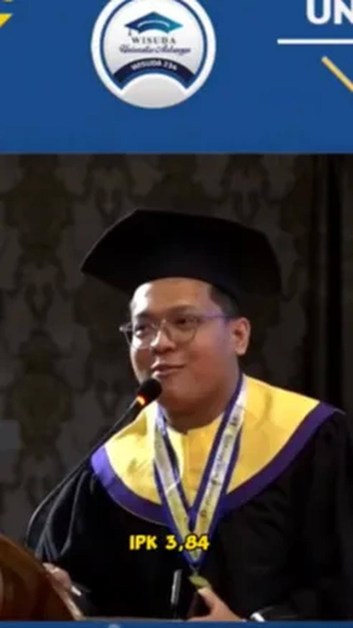 "IPK 3,84 Pak Rektor," jawabnya.<br>