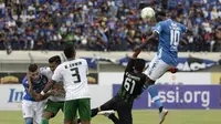 Piala Indonesia: Ezechiel N'Douassel Antar Persib Bantai Persiwa