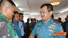 Citizen6, Surabaya: Pangkolinlamil Laksda TNI S.M. Darojatim, Latihan Pos Komando (Latposko) I Latihan Angkutan Laut Militer (Latanglamil) 2012 pada, Jumat (11/5) di di Ruang Gimin, Mako Satlinlamil Surabaya. (Pengirim: Dispenkolinlamil)