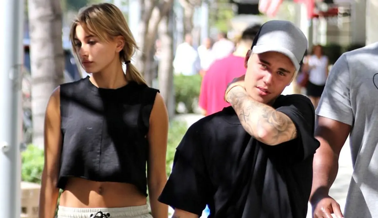 Dilansir dari HollywoodLife, sumber pun memberitahukan mengenai keinginan Justin Bieber pada Hailey Baldwin. (Vanity Fair)