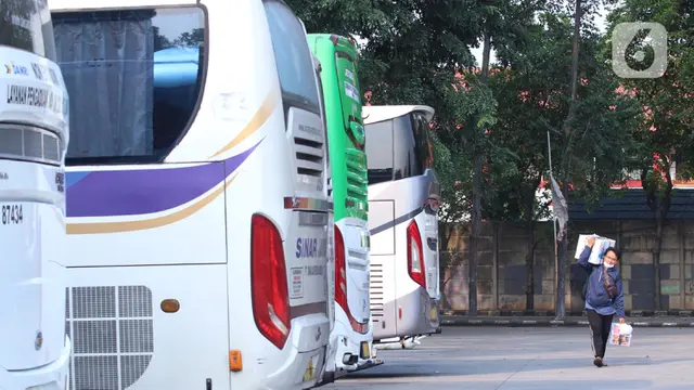 Suasana Terminal Poris Plawad Tangerang Jelang Pelarangan Mudik Lebaran