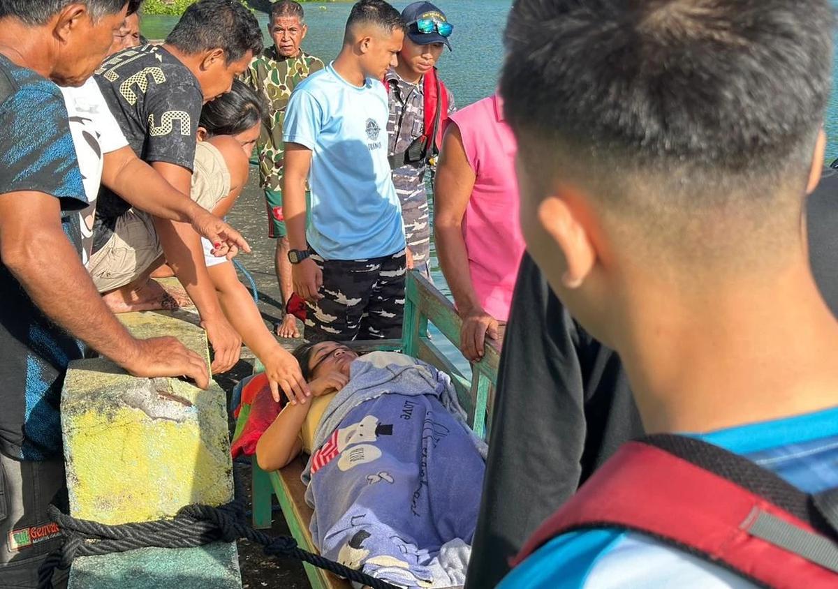 FOTO: TNI AL Evakuasi Korban Kecelakaan Kapal di Perairan Pulau Talise