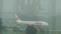 Kilas Indonesia: Kabut Tebal Ganggu Penerbangan Bandara Kualanamu