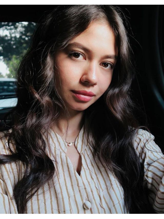 Artis Berparas Bule Namun Keturunan Jawa yang Cantik Mempesona