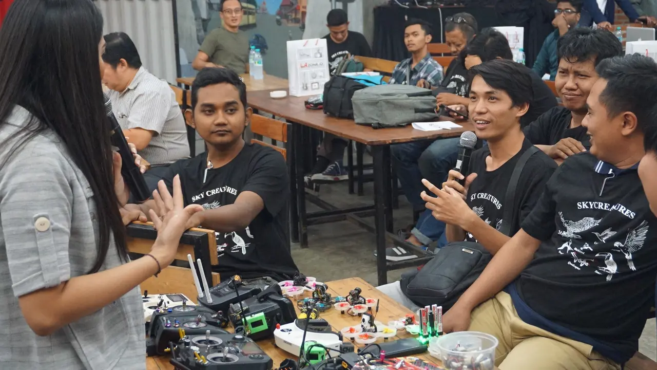 Para peserta yang mengikuti Lensa Academy