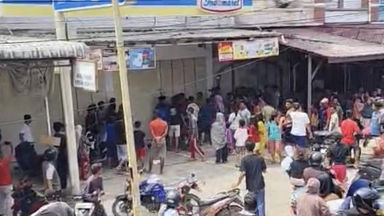 7 Minimarket di Sibolga Dijarah Akibat Banjir, 16 Orang Ditangkap Ini Identitasnya