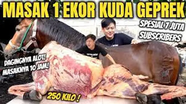Potret Bobon saat memasak daging Kuda (Sumber: YouTube)