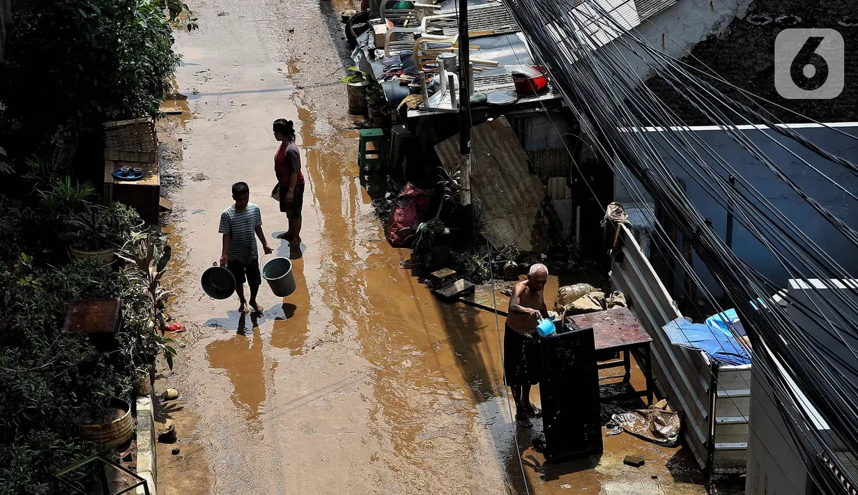 Sebelumnya, ratusan rumah warga yang berada di sepanjang perlintasan aliran Kali Ciliwung terendam banjir pada Selasa 4 Maret 2025. (Liputan6.com/Angga Yuniar)