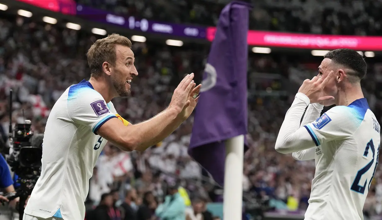 Gol tersebut merupakan gol perdana Harry Kane di Piala Dunia 2022 setelah sebelumnya ia baru menyumbang 3 assist dalam 3 laga di fase grup. Total ia telah mencetak 7 gol di Piala Dunia. Enam gol lainnya sukses dicetak pada Piala Dunia pertamanya di edisi 2018 di Rusia. (AP/Frank Augstein)