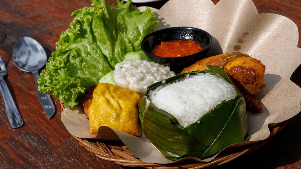Disajikan dengan Aneka Lauk