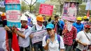 Para vendor dari sejumlah perusahaan menggelar demo di depan Kedubes Arab Saudi, Jakarta, Rabu (7/10). Mereka meminta Cosmin C. Diluca selaku direktur PT N untuk segera membayarkan hutang senilai Rp25 miliar. (Liputan6.com/Faizal Fanani)