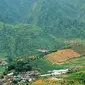 Satu kesempatan paling sempurna bisa menjejak Dieng, dataran tinggi nan memesona berjuluk Negeri Di Atas Awan.