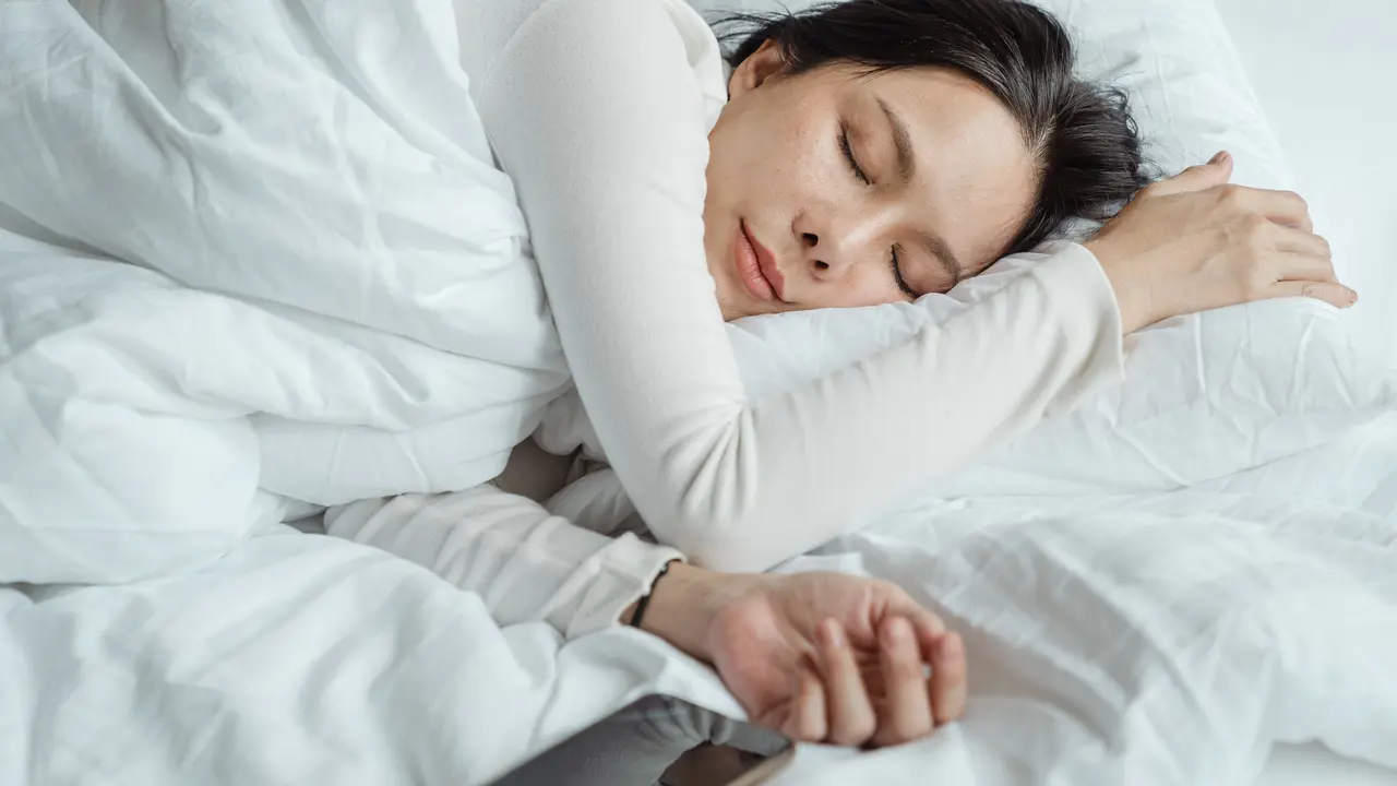 Penelitian Ungkap 4 Alasan Wanita Butuh Tidur Berkualitas Lebih Lama Dibandingkan Pria