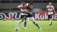 Hingga akhir pertandingan tidak tambahan gol bagi kedua tim. Hasil pertandingan kali ini membuat Persib Bandung kembali meraih 3 poin. (Bola.com/Bagaskara Lazuardi)