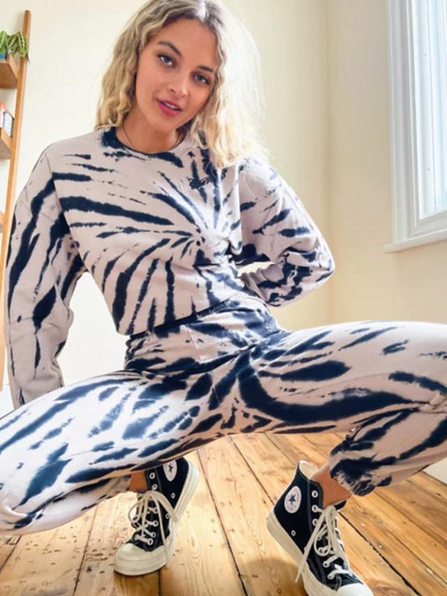 Tie-Dye Sweatsuits/dok. Pull n Bear