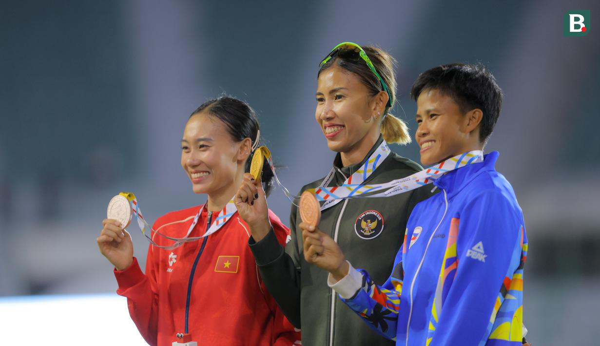 Ia mengungguli wakil Vietnam, Hoang Thanh Giang, yang meraih medali perak, serta atlet Filipina Sarah Dequinan yang harus puas membawa pulang medali perunggu. (Bola.com/Bagaskara Lazuardi)