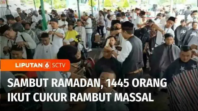 Menyambut Bulan Ramadan, kegiatan cukur massal gratis digelar di halaman Masjid Al Akbar, Surabaya, Jawa Timur. Jumlah peserta yang mengikuti potong rambut berjamaah ini mencapai 1445 orang.