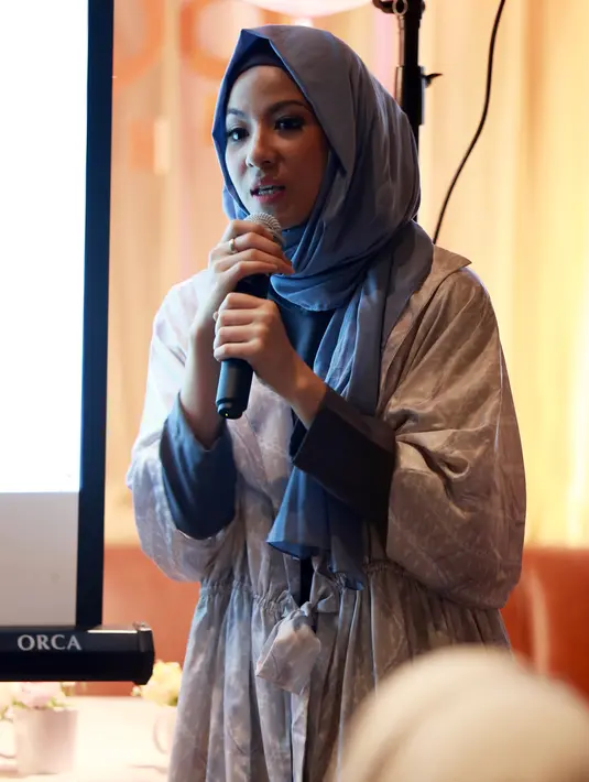 Natasha Rizki saat dijumpai di Carpe Diem, kawasan Kemang, Jakarta Selatan, mengatakan butuh keteguhan hati yang kuat untuk menikah muda, sikap transparan dan saling komunikasi menjadi modal penting dalam berumah tangga. (Wimbarsana Kewas/Bintang.com)