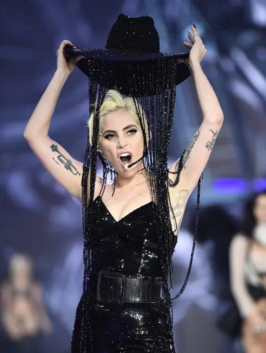 Kabar berbahagia datang dari Lady Gaga dan kekasihnya yang belum lama meresmikan hubungannya sebagai kekasih. Keduanya akan segera melangsungkan pernikahan tak lama lagi. (AFP/Bintang.com)