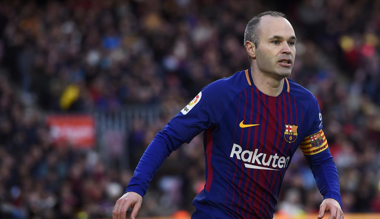 4. Andres Iniesta (Barcelona) - Iniesta adalah salah satu gelandang tengah terbaik di generasinya. Pemain jebolan La masia ini dikenal sebagai gelandang dengan umpan akurat yang memanjakan striker di depan gawang. (Josep Lago)