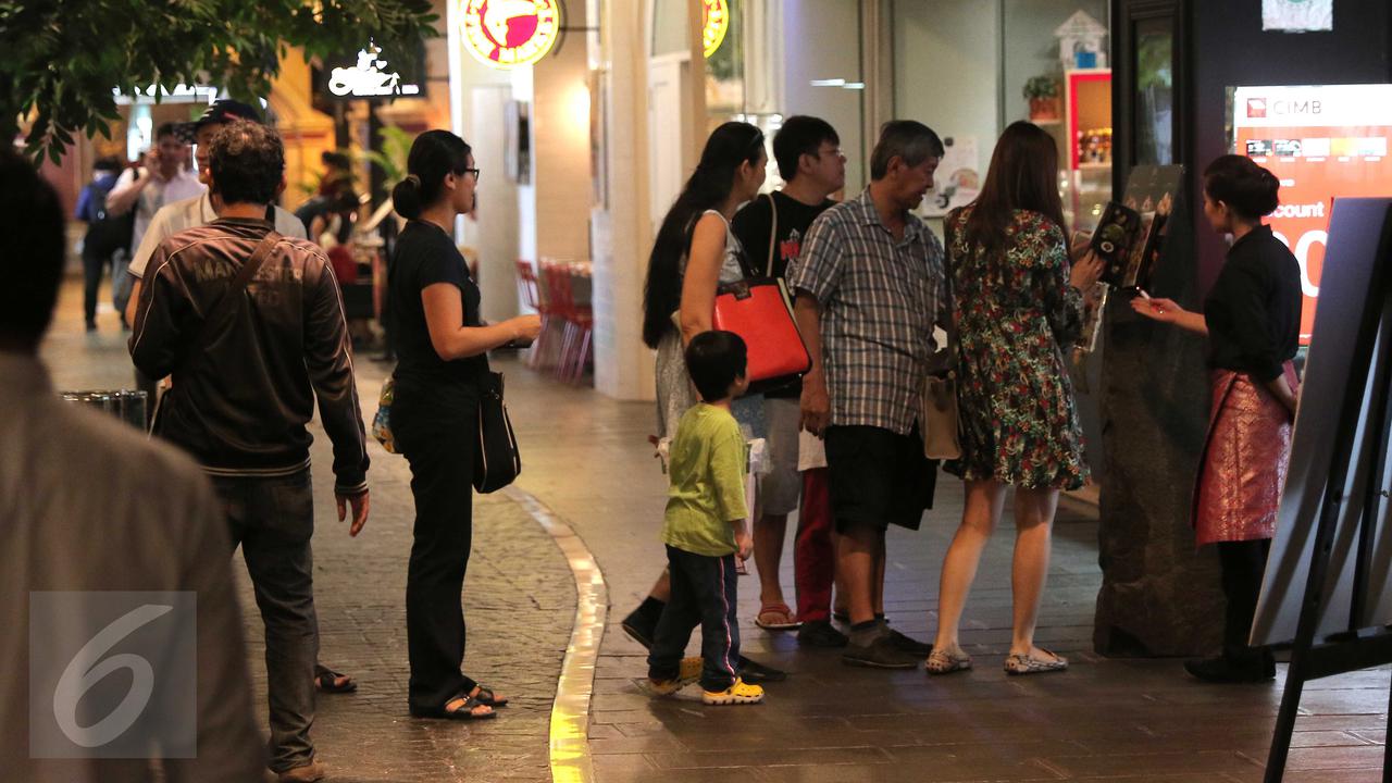 20160115- Pasca Ledakan di Kawasan Thamrin, Pusat Perbelanjaan tetap Ramai-Jakarta-Angga Yuniar