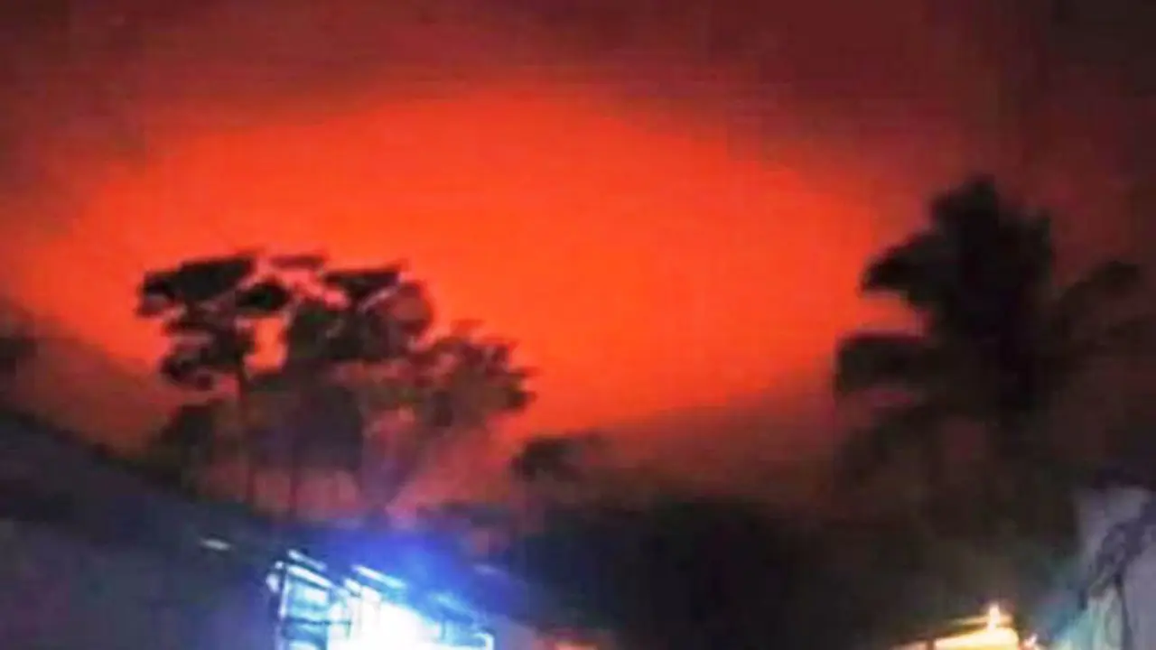 Misteri Bola Api yang Membuat Langit Semerah Darah