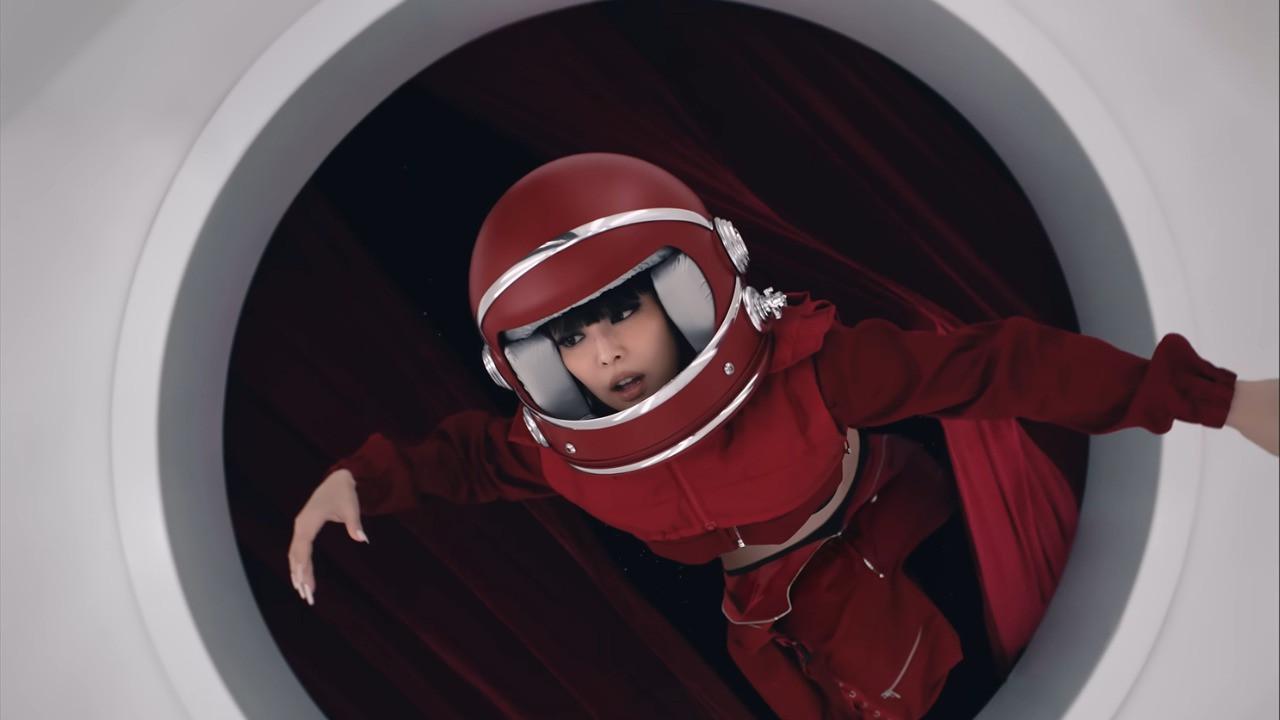 Jennie Rilis MV 'Like JENNIE', Perlihatkan Koreografi Tajam yang Memukau