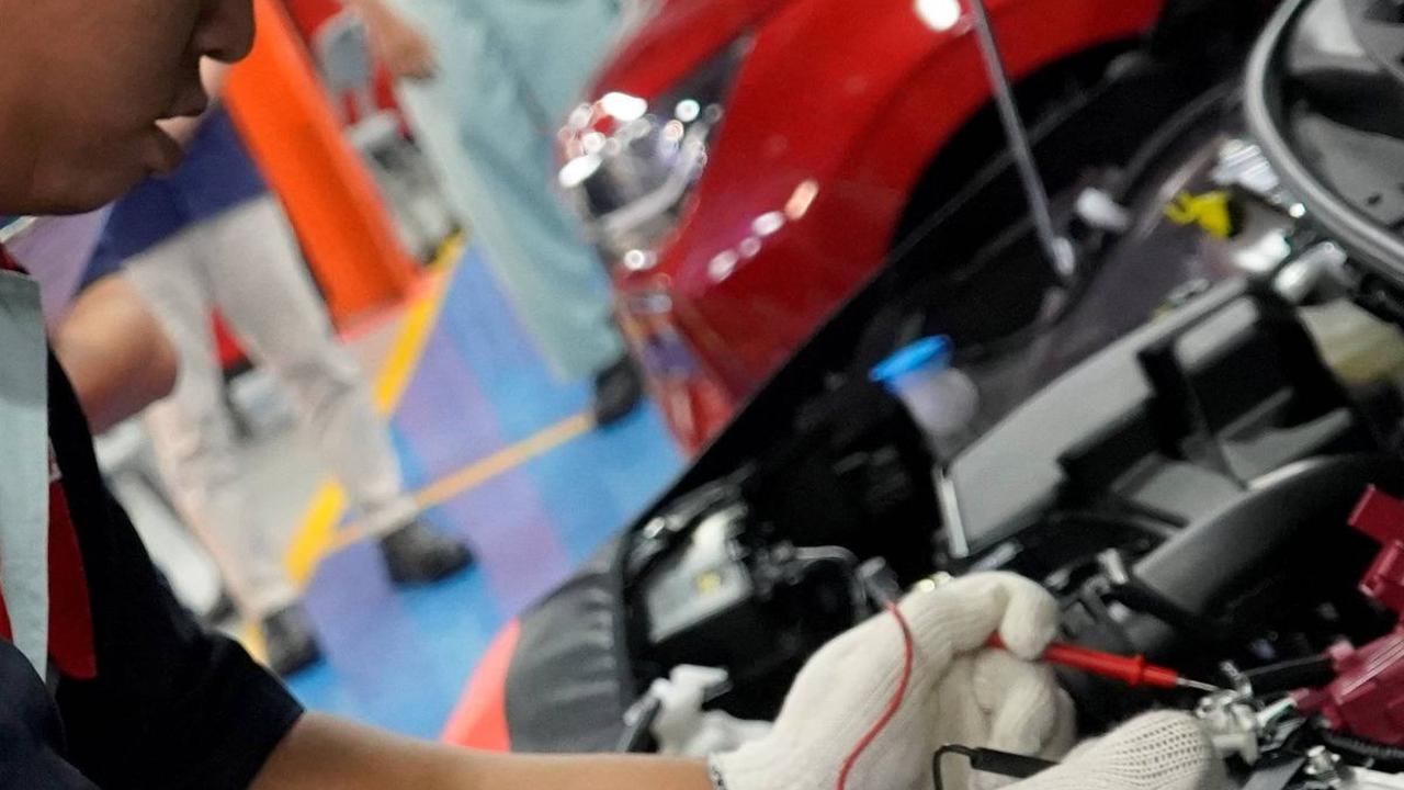 Rem dan Aki adalah dua komponen yang berbeda