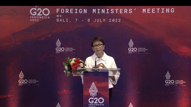 Menlu Retno Marsudi ketika menyampaikan closing statement dari pertemuan tingkat Menteri Luar Negeri G20 di Bali, Indonesia, Jumat (8/7/2022). (Foto: Youtube/ MOFA Indonesia)
