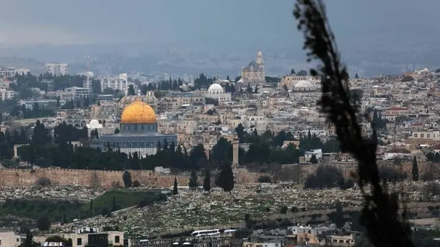 Masji Al Aqsa (berkubah kuning). (AFP/File)