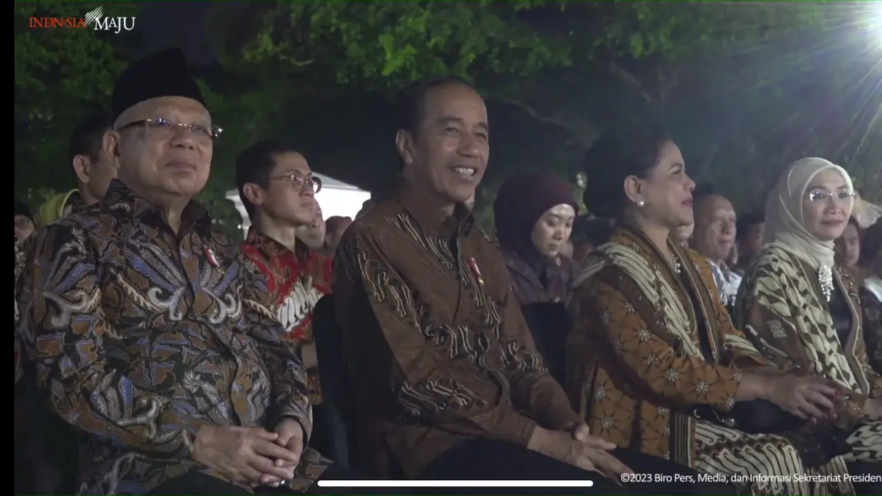 Presiden Jokowi dan Wakil Presiden Ma'ruf Amin dalam acara Istana Berbatik