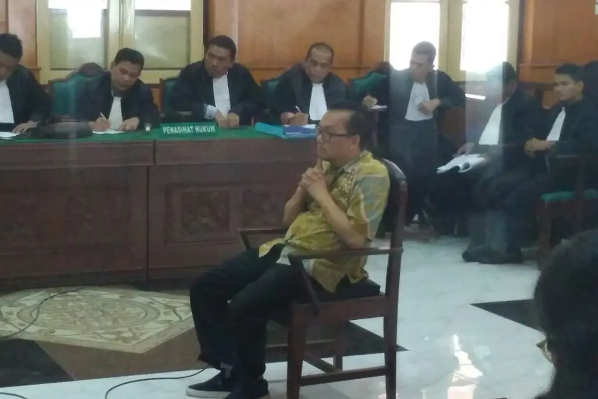 Ramadhan Pohan divonis 15 bulan penjara.