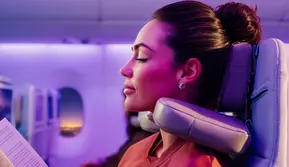 Mengenal U-Dream Headrest, Sandaran Kepala Pertama di Dunia untuk Kursi Pesawat Kelas Ekonomi