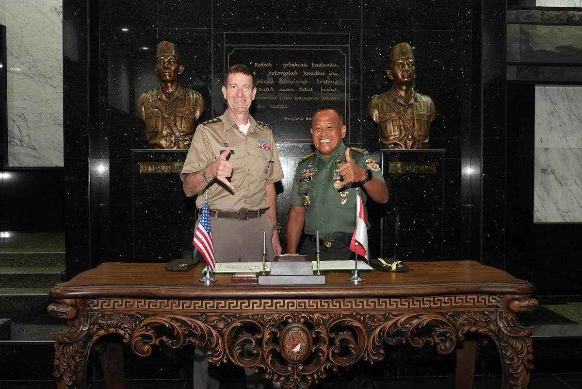 Wakasad Letjen TNI Muhammad Saleh Mustafa menerima kunjungan Deputy Commanding General United States Army Pacific (USARPAC), Lieutenant General Joel B Vowell, di Markas Besar Angkatan Darat (Mabesad), Jakarta, Selasa (18/11/2025).
