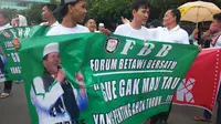 Massa dari Forum Betawi berunjuk rasa di Car Free Day Jakarta. (Liputan6.com/Andi Mutty Keteng)