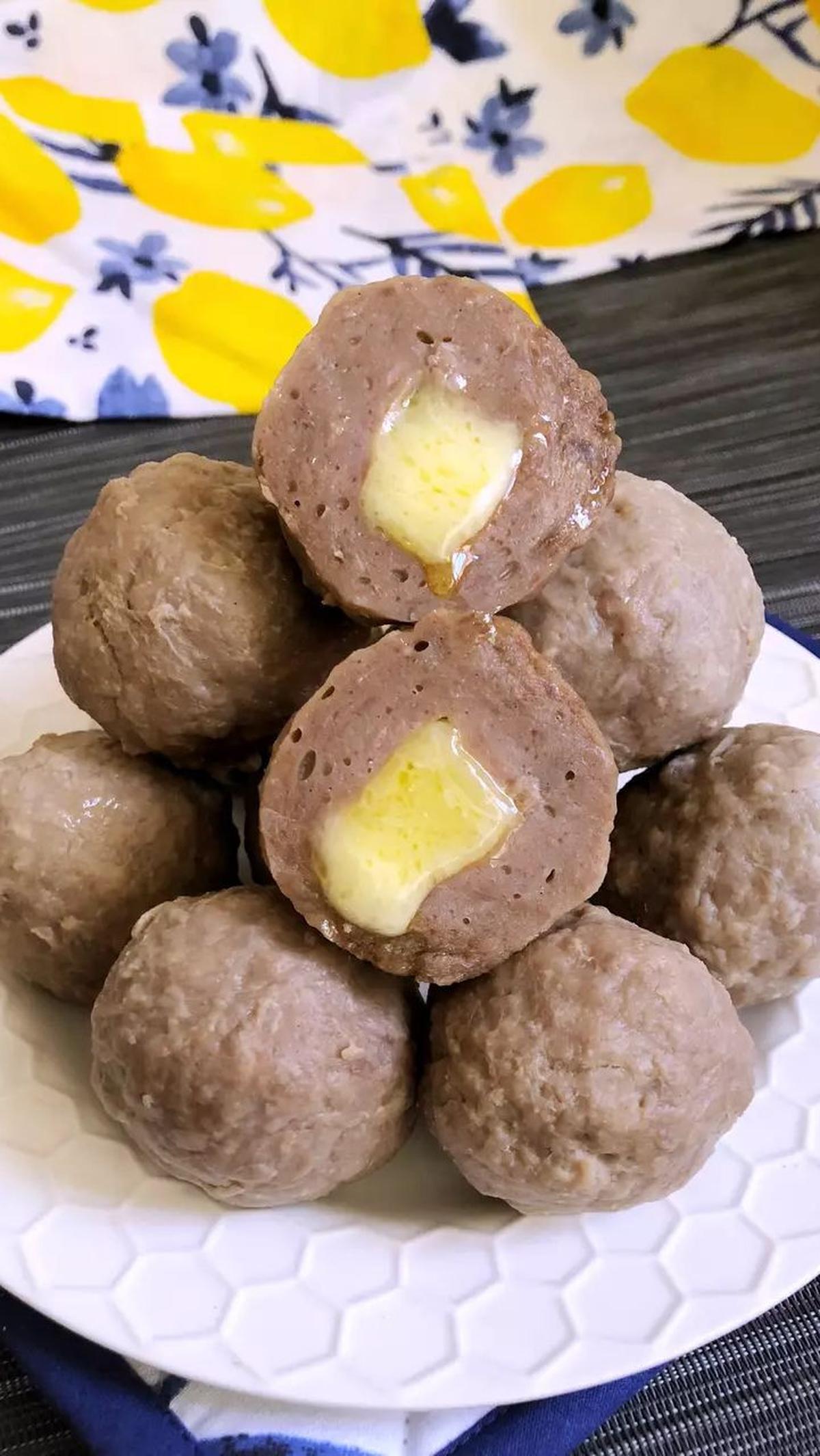 <b>1.&nbsp;Bakso Sapi Isi Keju</b>