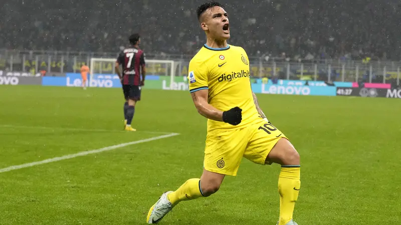 Selebrasi pemain Inter Milan Lautaro Martinez saat melawan Bologna di Liga Italia 2022/2023