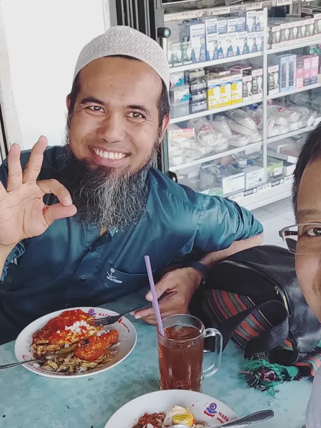 10 Momen Anton dan Sakti Eks Sheila On 7 saat Reuni, Tak Sengaja Bertemu di Warmindo