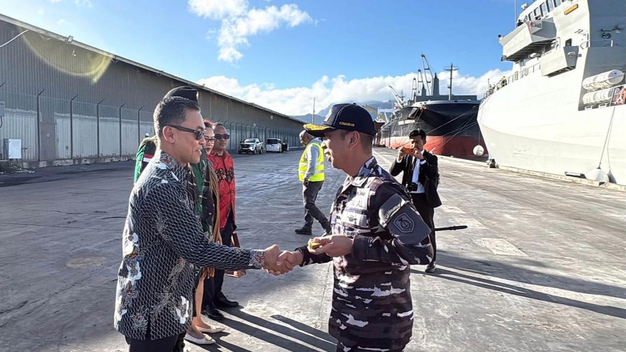 FOTO: KRI Canopus Tiba di Mauritius Usai Pelayaran Lintas Samudra
