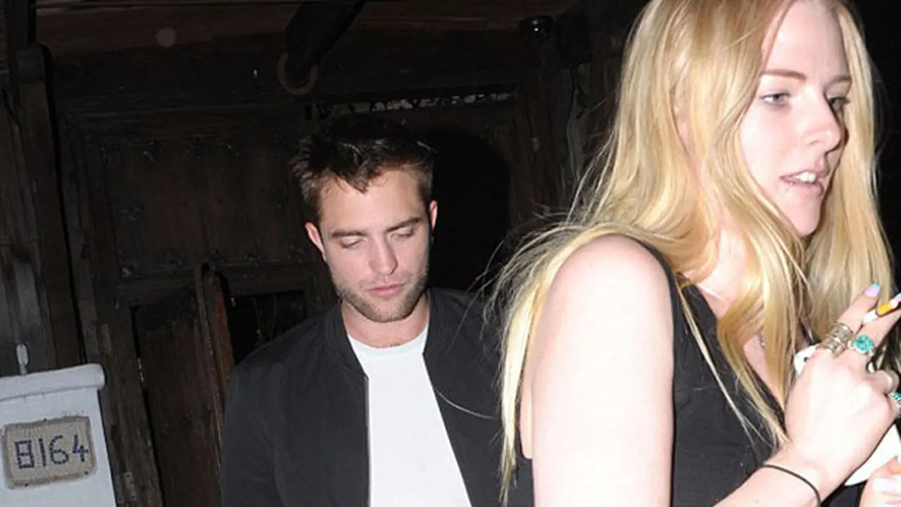 Ini Kekasih Baru Robert Pattinson?
