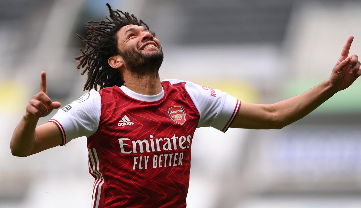 Mohammed Elneny. Gelandang asal Mesir berusia 29 tahun ini didatangkan pada tengah musim 2015/2016 dari FC Basel. Ia sempat dipinjamkan selama 1 musim pada 2019/2020 ke Besiktas. Hingga kini ia total telah bermain dalam 137 laga dengan torehan 5 gol dan 9 assist. (AFP/Pool/Stu Forster)