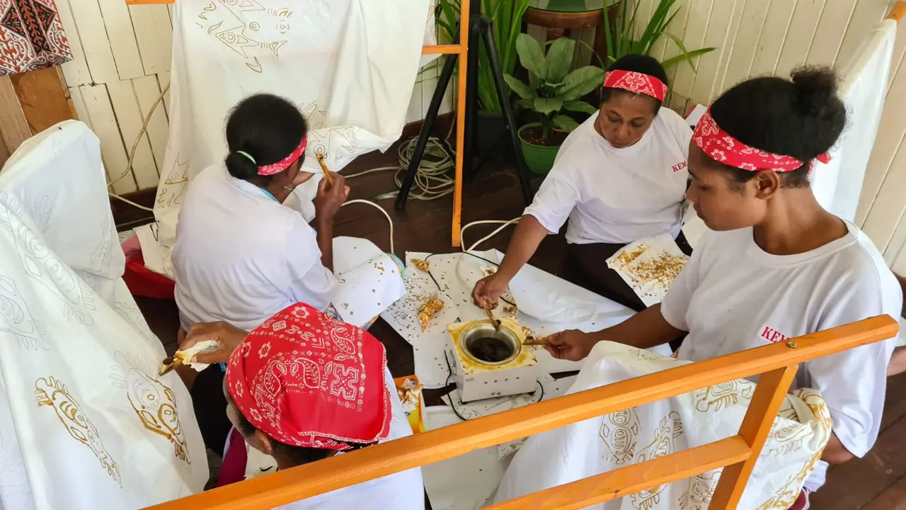 Antusiasnya Mama-Mama Papua Ikuti Pelatihan Membatik dan Menjahit dari Kemensos