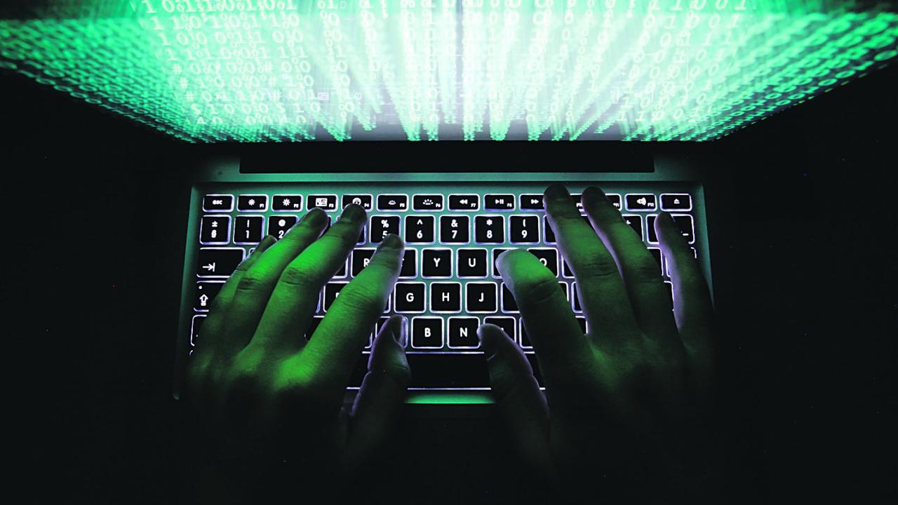 Jangan Percaya, Polisi Internet Sadap Percakapan Online Cuma Hoax