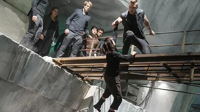 Divergent (2014)