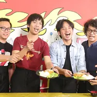 "Gua pernah dibikinin mie sama Rayyi, itu enak banget. Jadi dia bikin mie rebus bumbunya racikan. Gue sampai nambah nasi tuh dua kali gara-gara mie-nya enak banget," ucap Rian di Food Updated, bilangan Petukangan, Rabu (12/7). (Bambang E. Ros/Bintang.com)