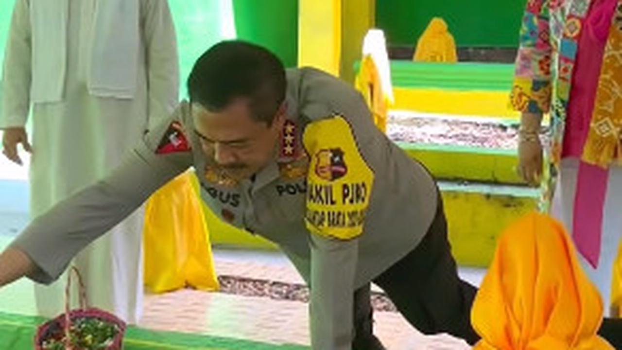Wakapolri dan Istri Ziarah ke Makam Ulama Asal Yaman, Ada Momen Tiba-Tiba Tangan Sang Jenderal Diciumi Sosok 'Lucu